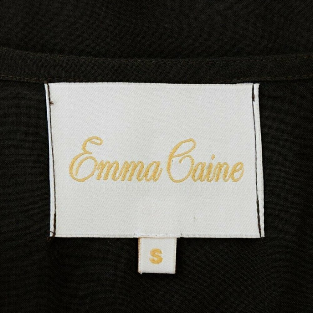 EMMA CAINE ROPE EMBROIDERY BLACK V-NECK SPLIT SLEEVE TOP - Picture 7 of 8